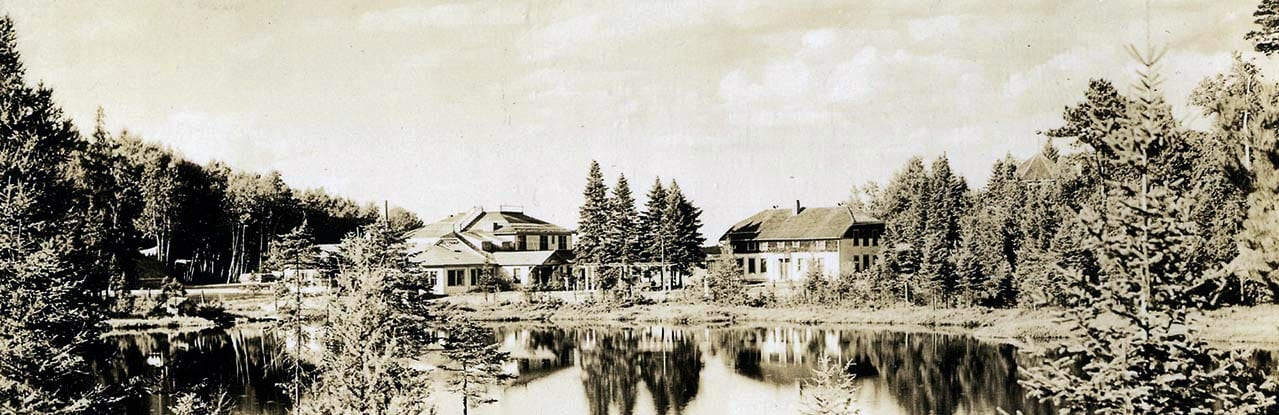 Photo of old Lakewoods Lodge