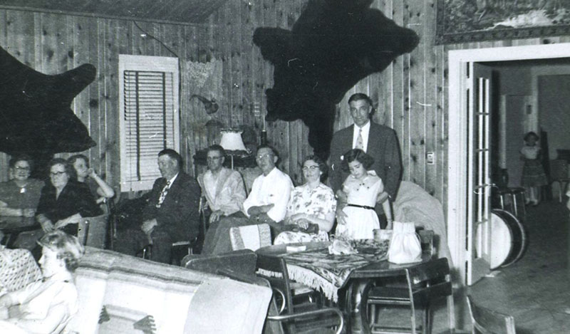 Historic photo of guests at lakewood.