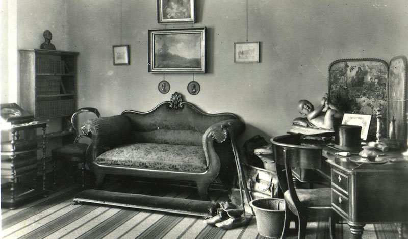 Historic photo of lodging room.